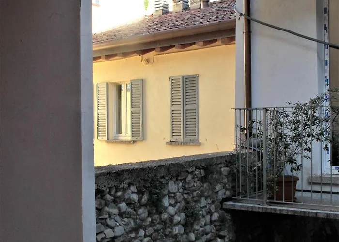 Casa Rosada Apartment Como