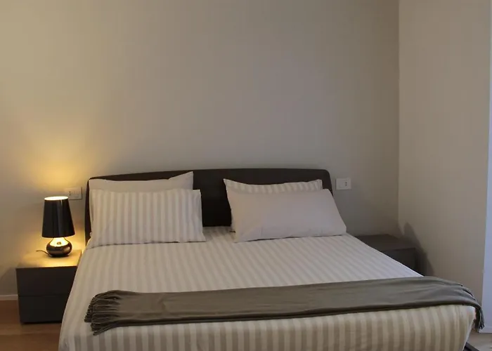 Casa Rosada Apartment Como